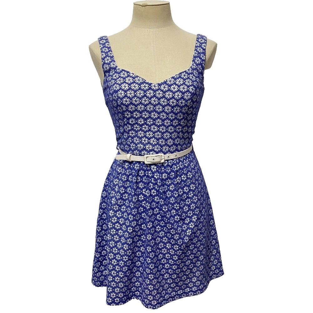 Review 8 Dress Blue White Lace Flowers Fit & Flare Sweetheart Neck Belt - Picture 1 of 7